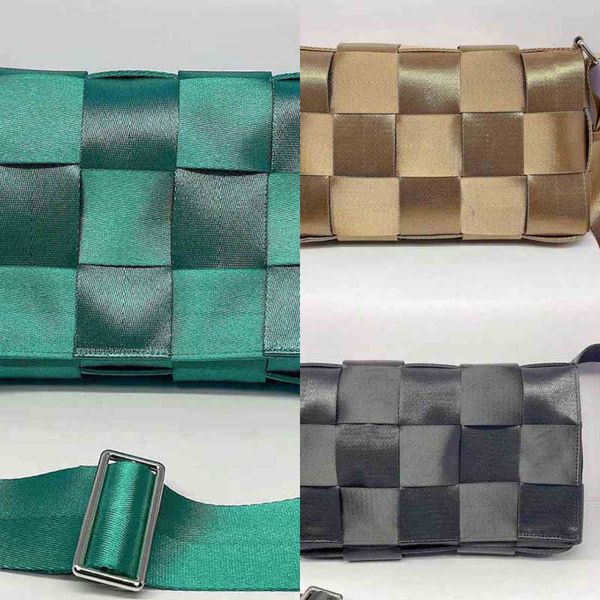shoulder bag men's and women's handbags nylon lapels straps checkered design fashion brands pillows 220224
shoulder bag men's and women's handbags nylon lapels straps checkered design fashion brands pillows 220224