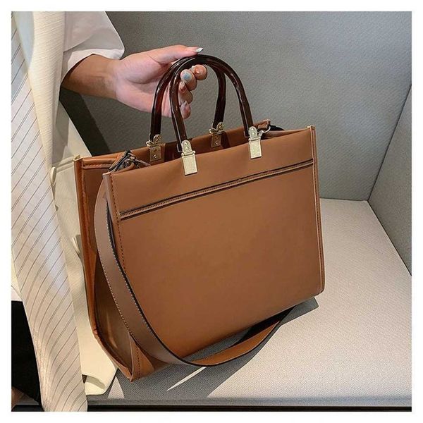 2023 new handheld women's fashion solid one shoulder crossbody large capacity casual versatile tote bag 55% off clearance sale
2023 new handheld women's fashion solid one shoulder crossbody large capacity casual versatile tote bag 55% off clearance sale