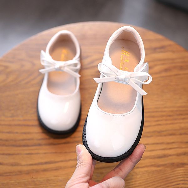 first walkers girls leather shoes spring fashion children solid bow princess nonslip soft flat kids e586 230106
first walkers girls leather shoes spring fashion children solid bow princess nonslip soft flat kids e586 230106
