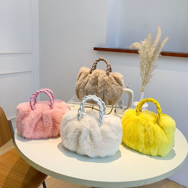 evening bag elegant shoulder bag solid color fluffy messenger pouch woven handle crossbody handbags portable small travel girls tote 230106
evening bag elegant shoulder bag solid color fluffy messenger pouch woven handle crossbody handbags portable small travel girls tote 230106