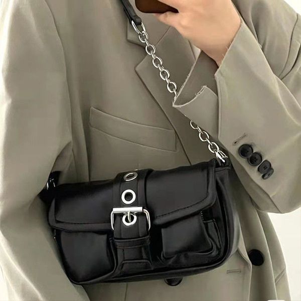 evening bags fashion coll chains shoulder for women black white pu leather underarm handbag designer purse lady armpit bag clutch 230106
evening bags fashion coll chains shoulder for women black white pu leather underarm handbag designer purse lady armpit bag clutch 230106