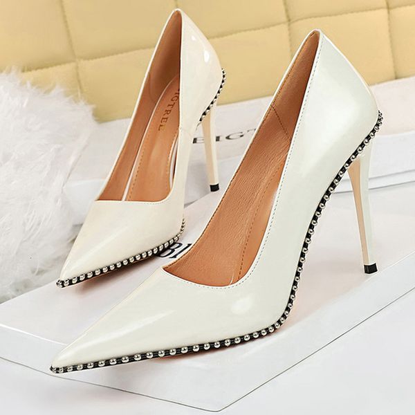 dress shoes bigtree white women pumps patent leather high heels stiletto luxury party metal chain rivets 230106, Black
dress shoes bigtree white women pumps patent leather high heels stiletto luxury party metal chain rivets 230106, Black