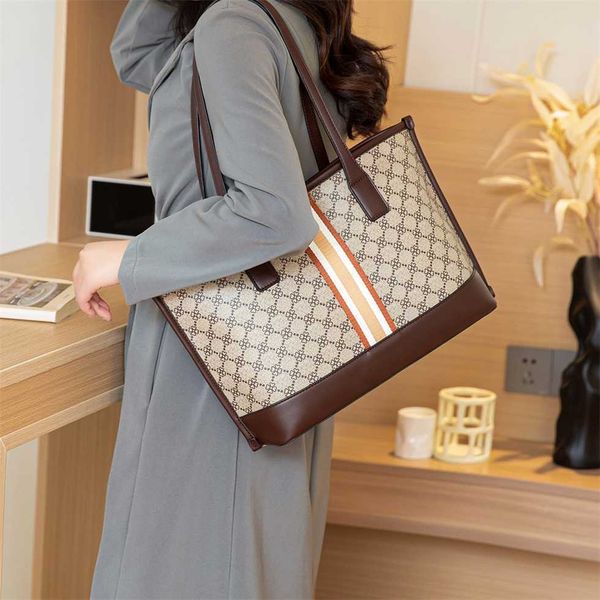2023 fashion new women's versatile color contrast tote large casual style handbag shoulder bag 55% off clearance sale
2023 fashion new women's versatile color contrast tote large casual style handbag shoulder bag 55% off clearance sale