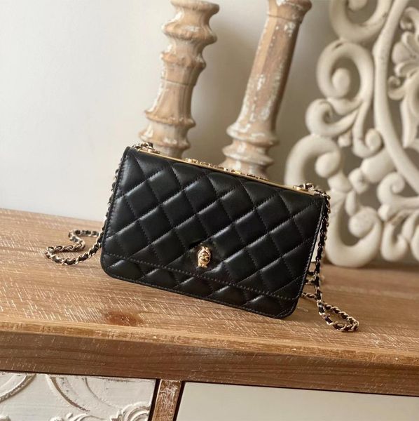 23a channel designer shoulder bags sheet metal decoration classic chain crossbody bag fashion flap clutch handbags womens envelope bag walle
23a channel designer shoulder bags sheet metal decoration classic chain crossbody bag fashion flap clutch handbags womens envelope bag walle