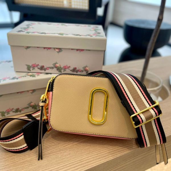 luxurys designers bags women quality handbag crossbody bag men shoulder wallets simple versatile metal letter shoulder straps solid leather
luxurys designers bags women quality handbag crossbody bag men shoulder wallets simple versatile metal letter shoulder straps solid leather