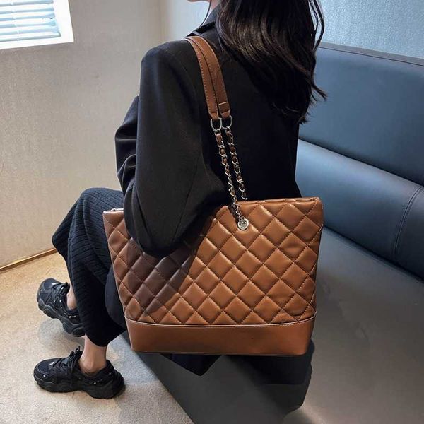 the store is 95% off clearance wholesale and retail chain large capacity handbag for women 2023 new fashion shoulder bag versatile texture t
the store is 95% off clearance wholesale and retail chain large capacity handbag for women 2023 new fashion shoulder bag versatile texture t