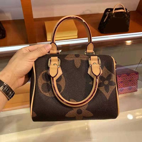 handbag wholesale and retail online women's bag 2023 new fashion trend large capacity portable msenger single shoulder flower pillow
handbag wholesale and retail online women's bag 2023 new fashion trend large capacity portable msenger single shoulder flower pillow