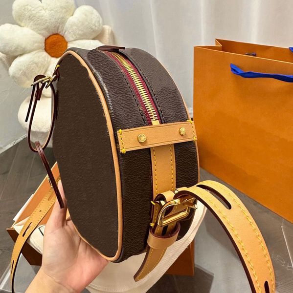 m52294 petite boite chapeau classic canvas with cowhide trim satchel purses women trendy size cosmetic multi pochette luxury designer womens
m52294 petite boite chapeau classic canvas with cowhide trim satchel purses women trendy size cosmetic multi pochette luxury designer womens