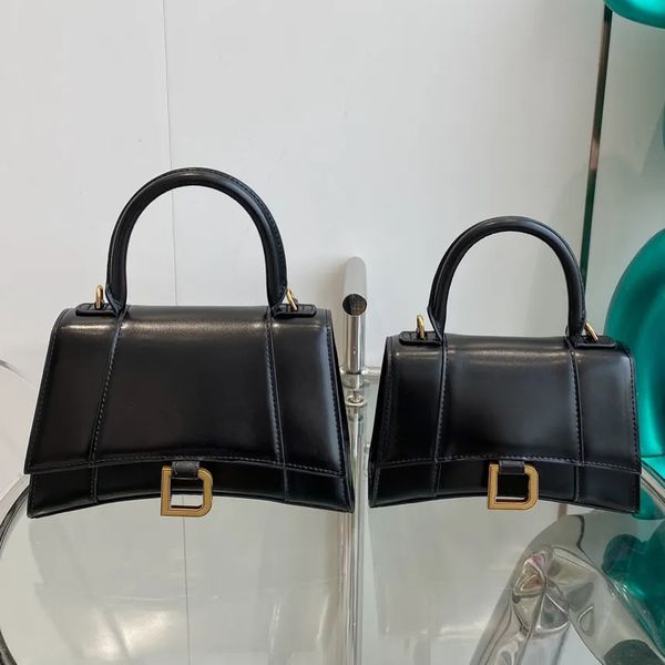 designer fashion tote bag hourglass ladies half moon curved messenger bag genuine leather vintage alphabet pendant luxury hand purse
designer fashion tote bag hourglass ladies half moon curved messenger bag genuine leather vintage alphabet pendant luxury hand purse
