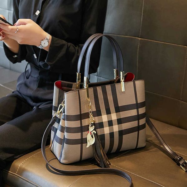 factory handbag online clearance wholesale hong kong leather 2023 new plaid women's large capacity pet bag tote portable one shoulder o
factory handbag online clearance wholesale hong kong leather 2023 new plaid women's large capacity pet bag tote portable one shoulder o