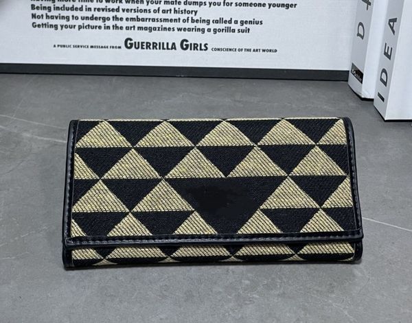 designer wallet luxury brand card package classical triangle labelhandbag banquet shopping wedding leisure business package 2022, Red;black
designer wallet luxury brand card package classical triangle labelhandbag banquet shopping wedding leisure business package 2022, Red;black