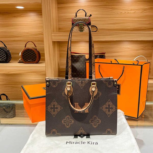 handbag wholesale and retail online 2023 new owned brand old flower women's bag double sided color contrast shopping fashion tote
handbag wholesale and retail online 2023 new owned brand old flower women's bag double sided color contrast shopping fashion tote