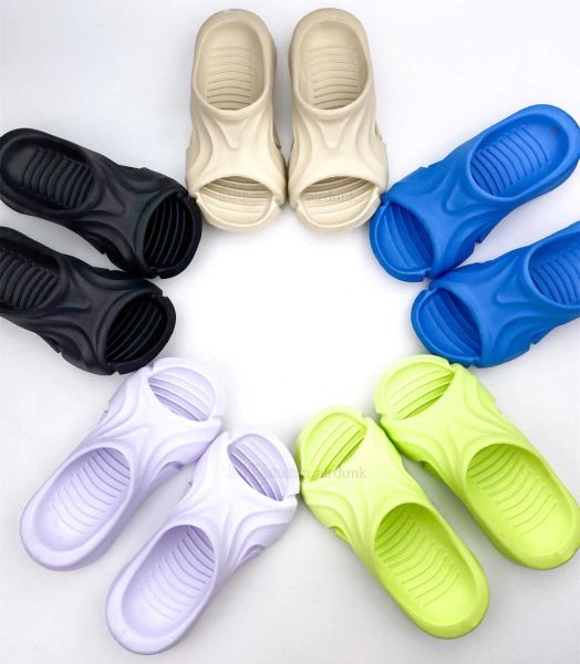 

2022 mold pool slides women mens designer slippers triple s scuffs moccasins flat sandals rubber sliders paris shoes foam thong flip flops s, Black