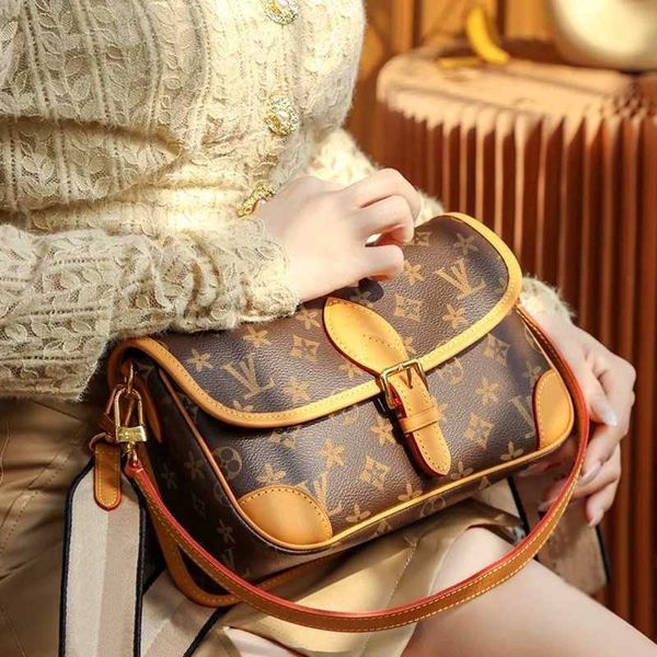 with 2022 old flower bag wide shoulder belt french stick bag luxury one messenger armpit
with 2022 old flower bag wide shoulder belt french stick bag luxury one messenger armpit