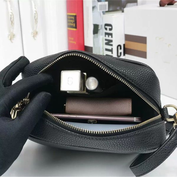 2023 new wholesale leather handbags men women universal shoulder bags letter decoration large capacity crossbody bag classic style designerb
2023 new wholesale leather handbags men women universal shoulder bags letter decoration large capacity crossbody bag classic style designerb