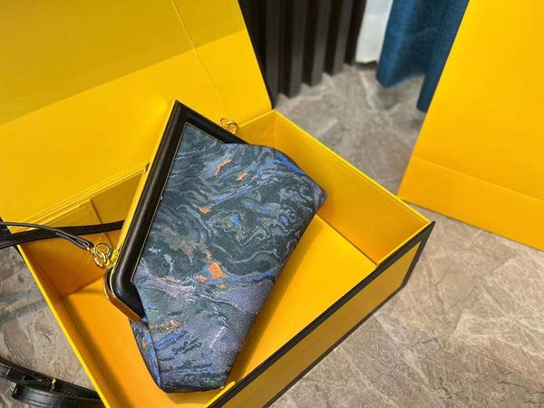 shoulder bags fashion bag messenger bag luxury wholesale removable shoulders belt exquisite fabric perfect hardware double-layer storage spa
shoulder bags fashion bag messenger bag luxury wholesale removable shoulders belt exquisite fabric perfect hardware double-layer storage spa