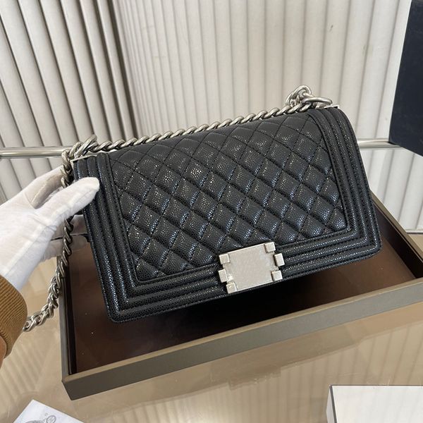 designers classic boy flap shoulder bags france brand fashion caviar leather qulited matelasse handbags silver metal chain crossbody bag lux
designers classic boy flap shoulder bags france brand fashion caviar leather qulited matelasse handbags silver metal chain crossbody bag lux
