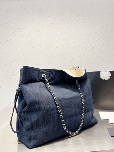 2023 denim luxury designer bag women one shoulder bag fashion tote bag chain handbag cross-body large capacity purse
2023 denim luxury designer bag women one shoulder bag fashion tote bag chain handbag cross-body large capacity purse