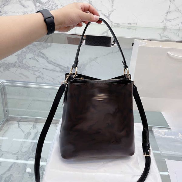 4 luxurys women shoulder bags bucket handbags tote designer leather crossbody purses fashion designers brown handbag coabag 230109
4 luxurys women shoulder bags bucket handbags tote designer leather crossbody purses fashion designers brown handbag coabag 230109