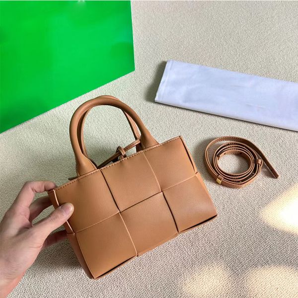 7a shoulder bags mini arco baby totes fashion knitting handbags genuine leather woven tote shopping bag crossbody handle mother bag 20cm
7a shoulder bags mini arco baby totes fashion knitting handbags genuine leather woven tote shopping bag crossbody handle mother bag 20cm