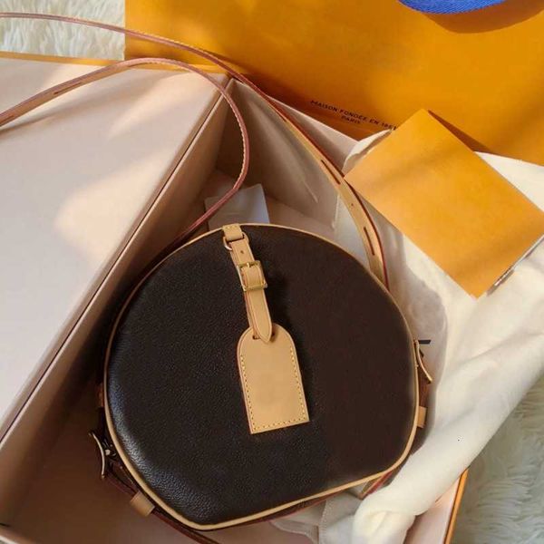 classic chameleon leather one shoulder diagonal cross net red and yellow popular round cake bag luxury women's
classic chameleon leather one shoulder diagonal cross net red and yellow popular round cake bag luxury women's