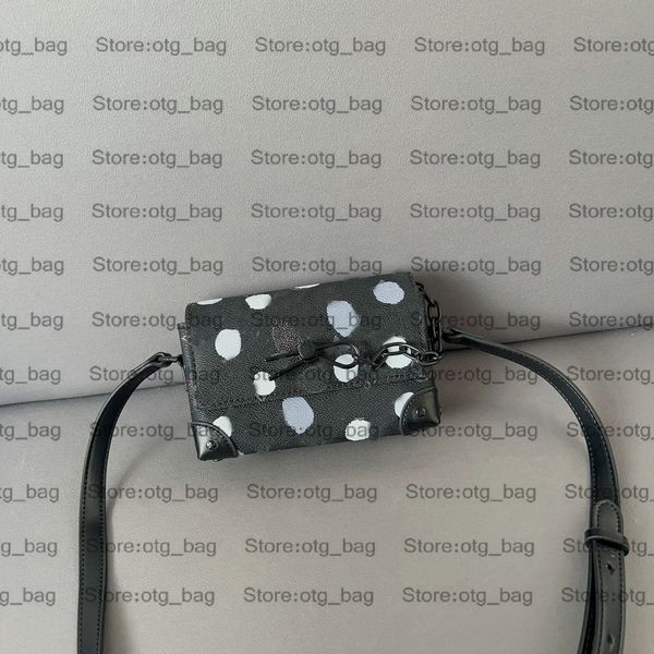 m81935 23ss x yayoi kusama bag designer steamer wearable bag painted dots mens s lock shoulder bag leather luxury closure cross body embosse
m81935 23ss x yayoi kusama bag designer steamer wearable bag painted dots mens s lock shoulder bag leather luxury closure cross body embosse