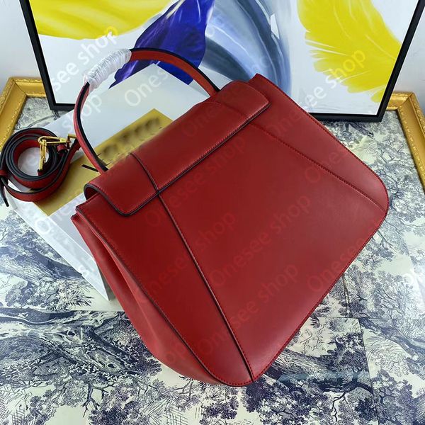 fashion designer women's handbag shoulder bag with a large capacity to fit all metal logos to highlight your character and aesthetics
fashion designer women's handbag shoulder bag with a large capacity to fit all metal logos to highlight your character and aesthetics