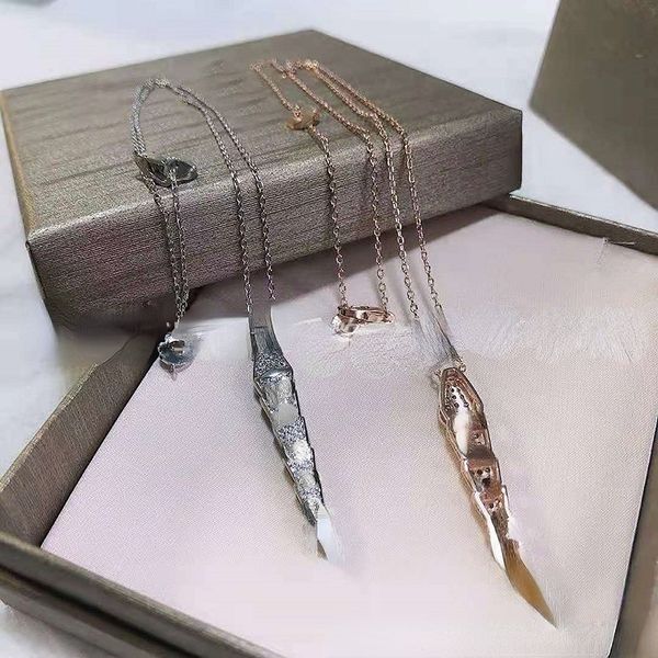 simple small snake-shaped pendant diamond-embedded circle hollow tail vertebra clavicle chain, Silver
simple small snake-shaped pendant diamond-embedded circle hollow tail vertebra clavicle chain, Silver