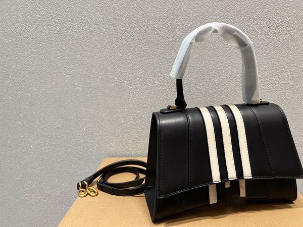designer bag luxury tote women leather black clamshell design one shoulder bag fashion crossbody bag shopping hourglass bag
designer bag luxury tote women leather black clamshell design one shoulder bag fashion crossbody bag shopping hourglass bag