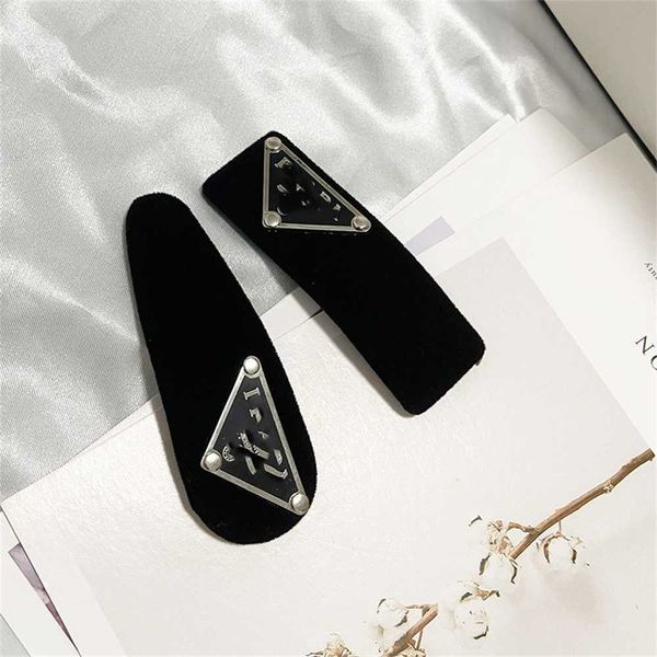 girl's barrettes gift 2023 metal triangle hair clip hairpins with stamp women girl triangle letter barrettes fashion hair accessories t, Slivery;white
girl's barrettes gift 2023 metal triangle hair clip hairpins with stamp women girl triangle letter barrettes fashion hair accessories t, Slivery;white
