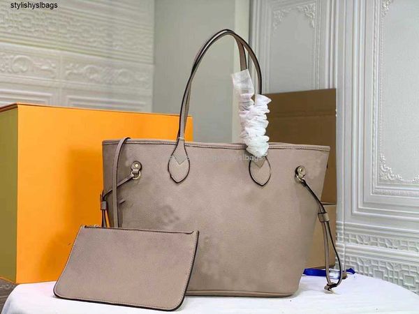 2023 new shoulder bags fashion classic bags all-match genuine leather letter medium tote vintage messenger handbags embossing shoulder bag 0
2023 new shoulder bags fashion classic bags all-match genuine leather letter medium tote vintage messenger handbags embossing shoulder bag 0