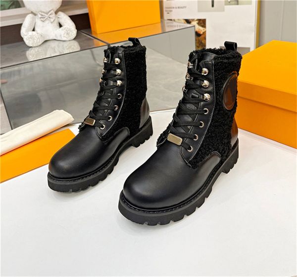 2023 designer paris iconic territory flat ranger boots calf leather and wool platform lace up casual style block heels treaded rubber outsol, Black
2023 designer paris iconic territory flat ranger boots calf leather and wool platform lace up casual style block heels treaded rubber outsol, Black