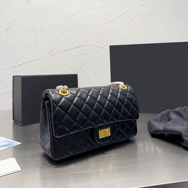 bags totes handbag designer bag women classic imitation brand simple solid color plaid stitching chain shoulder bag versatile commuter party
bags totes handbag designer bag women classic imitation brand simple solid color plaid stitching chain shoulder bag versatile commuter party