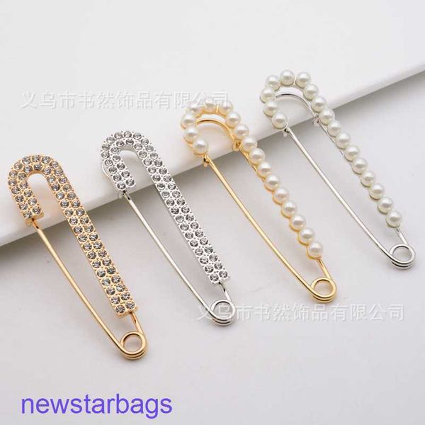 manufacturer gift wholesale anti-glazing pearl water diamond alloy large pin high-grade fashion sweater brooch silk scarf buckle waist artif, Gray
manufacturer gift wholesale anti-glazing pearl water diamond alloy large pin high-grade fashion sweater brooch silk scarf buckle waist artif, Gray