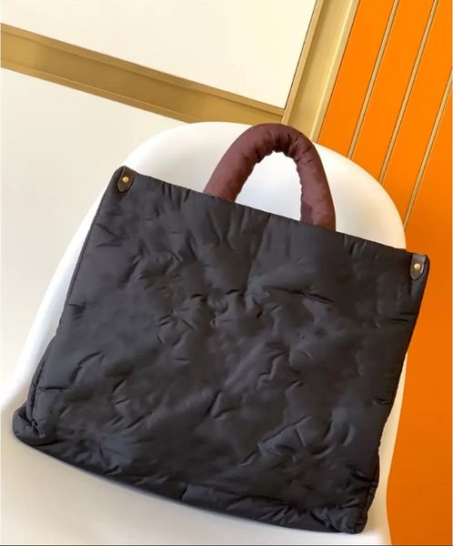 m21053 winter on the go gm tote bag econyl regenerated nylon womens designers handbag monograms soulder bag 10a size:41cm
m21053 winter on the go gm tote bag econyl regenerated nylon womens designers handbag monograms soulder bag 10a size:41cm