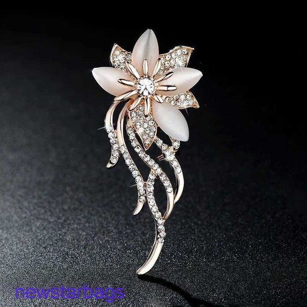 manufacturer gift wholesale royal diamond inlaid flower brooch korean women's temperament creative cat's-eye pin, Gray
manufacturer gift wholesale royal diamond inlaid flower brooch korean women's temperament creative cat's-eye pin, Gray