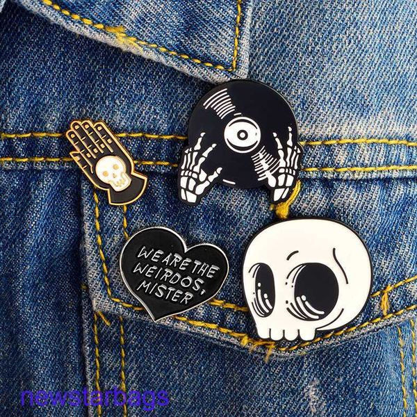 manufacturer gift wholesale fashion new skeleton hand dj black drop oil love white head brooch design backpack badge, Gray
manufacturer gift wholesale fashion new skeleton hand dj black drop oil love white head brooch design backpack badge, Gray