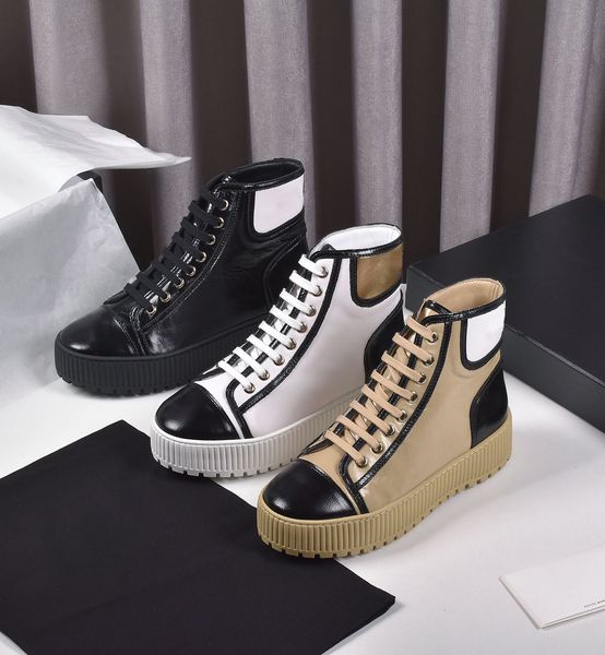 interlocking black ankle biker chunky platform flats combat boots low heel lace-up booties leather chains buckle women luxury designers shoe
interlocking black ankle biker chunky platform flats combat boots low heel lace-up booties leather chains buckle women luxury designers shoe