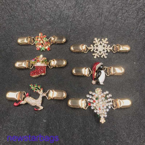 manufacturer gift wholesale brooch ornament santa claus snowflake piece cardigan clip anti-light sweater straight, Gray
manufacturer gift wholesale brooch ornament santa claus snowflake piece cardigan clip anti-light sweater straight, Gray