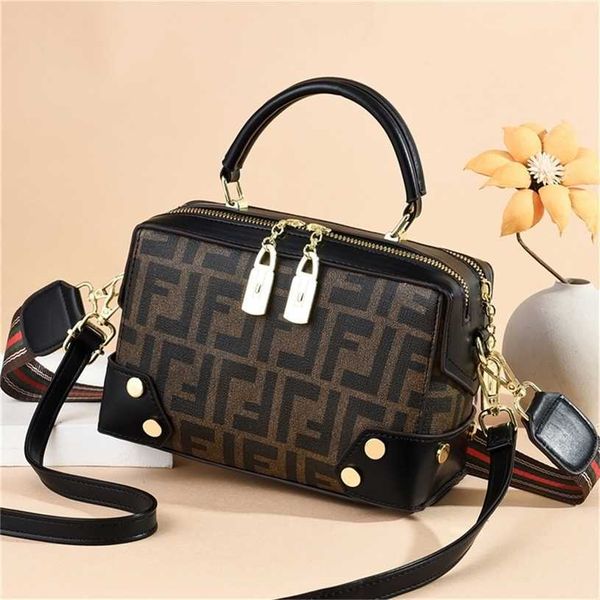 90% off bags clearance online women's hand messenger korean printed minority personality trend women's small square
90% off bags clearance online women's hand messenger korean printed minority personality trend women's small square