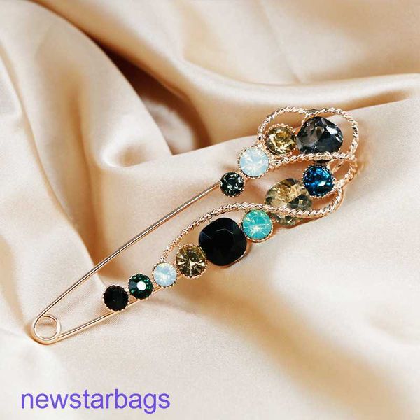 manufacturer gift wholesale new exaggerated multi-color rhinestone glass pin creative versatile clothing accessories anti-light brooch, Gray
manufacturer gift wholesale new exaggerated multi-color rhinestone glass pin creative versatile clothing accessories anti-light brooch, Gray