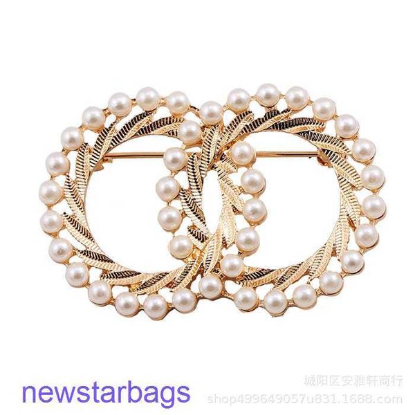 manufacturer gift wholesale qingdao jewelry popular double-ring brooch temperament fashion simple alloy, Gray
manufacturer gift wholesale qingdao jewelry popular double-ring brooch temperament fashion simple alloy, Gray