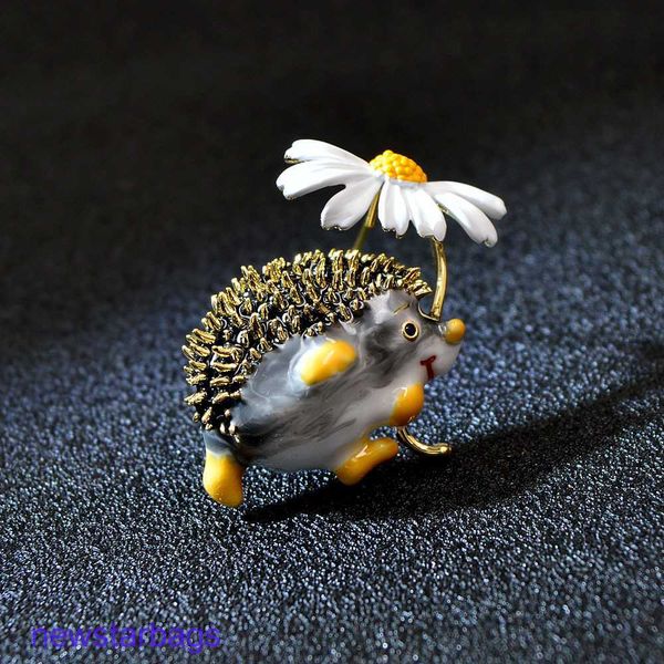 manufacturer gift wholesale paint oil drops paint enamel small daisy hedgehog corsage animal badge pin multi-color optional clothing brooch, Gray
manufacturer gift wholesale paint oil drops paint enamel small daisy hedgehog corsage animal badge pin multi-color optional clothing brooch, Gray