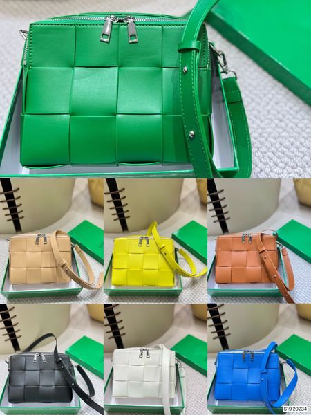 botte designer shoulder bags cassette handbag botte bags venecowhide woven tofu sheet designer bag messenger leather woven tofu bag rainbow
botte designer shoulder bags cassette handbag botte bags venecowhide woven tofu sheet designer bag messenger leather woven tofu bag rainbow