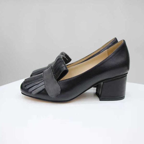 2023 luxury designer shoes marmont pumps women embroidered leather mid-heel pump bees and stars fold over fringe detail wedding party shoes, Black
2023 luxury designer shoes marmont pumps women embroidered leather mid-heel pump bees and stars fold over fringe detail wedding party shoes, Black