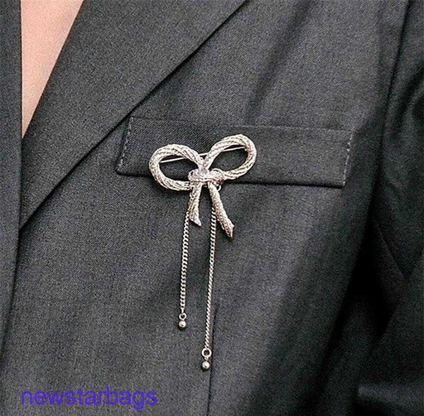 manufacturer gift wholesale metal tassel knot bow brooch male and female personality metal pin anti-light buckle suit accessories, Gray
manufacturer gift wholesale metal tassel knot bow brooch male and female personality metal pin anti-light buckle suit accessories, Gray