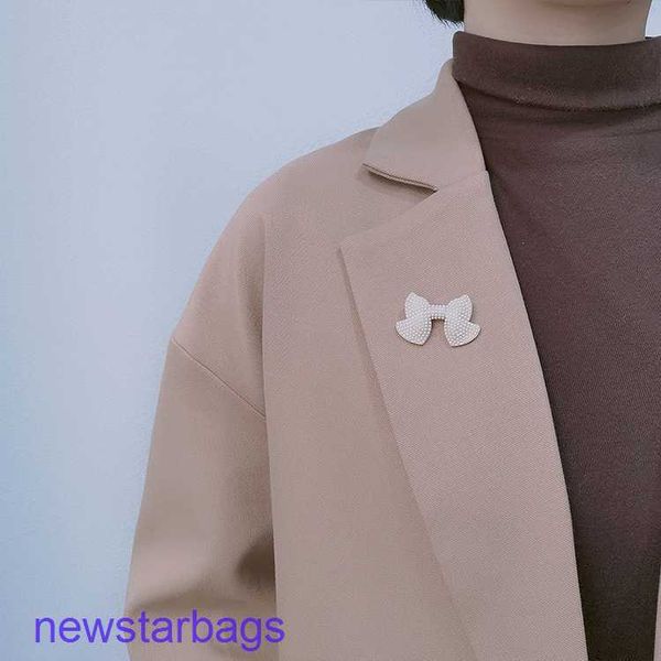 manufacturer gift wholesale pearl bow brooch female small fragrance temperament wind ins net red accessories lovely brooch, Gray
manufacturer gift wholesale pearl bow brooch female small fragrance temperament wind ins net red accessories lovely brooch, Gray