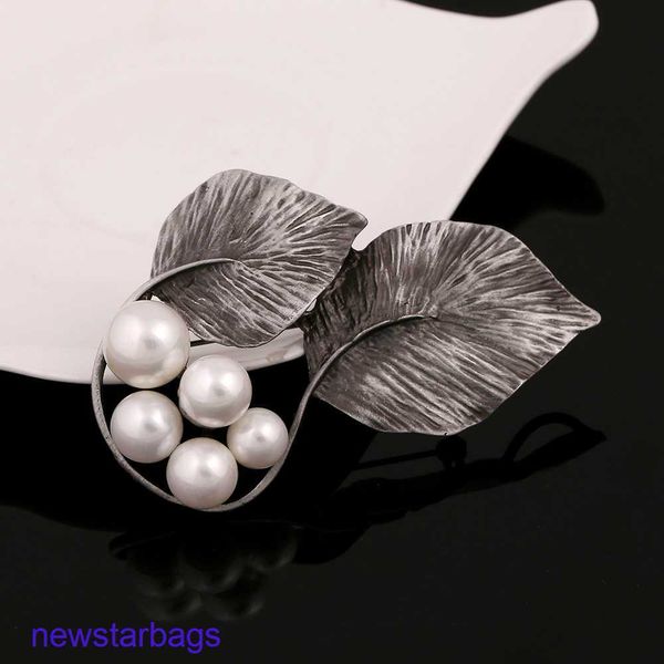 manufacturer gift wholesale ornaments palace leaves brooch pearl pendant dual-purpose accessories, Gray
manufacturer gift wholesale ornaments palace leaves brooch pearl pendant dual-purpose accessories, Gray