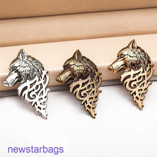 manufacturer gift wholesale jewelry personality fashion men's suit collar button aggressive wolf head brooch pin, Gray
manufacturer gift wholesale jewelry personality fashion men's suit collar button aggressive wolf head brooch pin, Gray