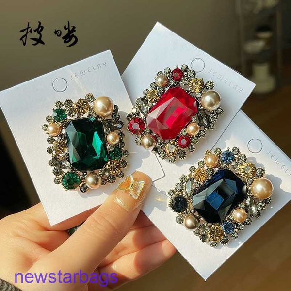 manufacturer gift wholesale new alloy pearl inlaid with diamond luxury fashion atmosphere brooch clothing accessories pin, Gray
manufacturer gift wholesale new alloy pearl inlaid with diamond luxury fashion atmosphere brooch clothing accessories pin, Gray